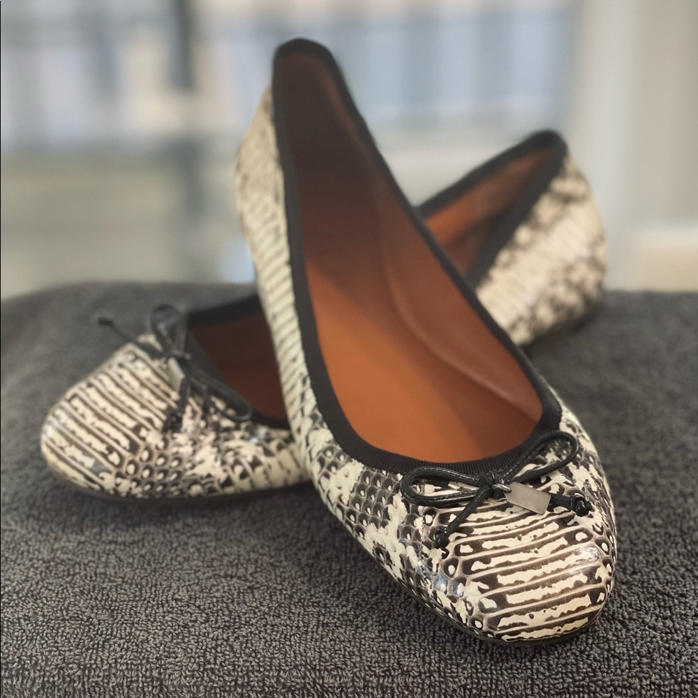 Beautiful COACH snakeskin style leather ballet flats.